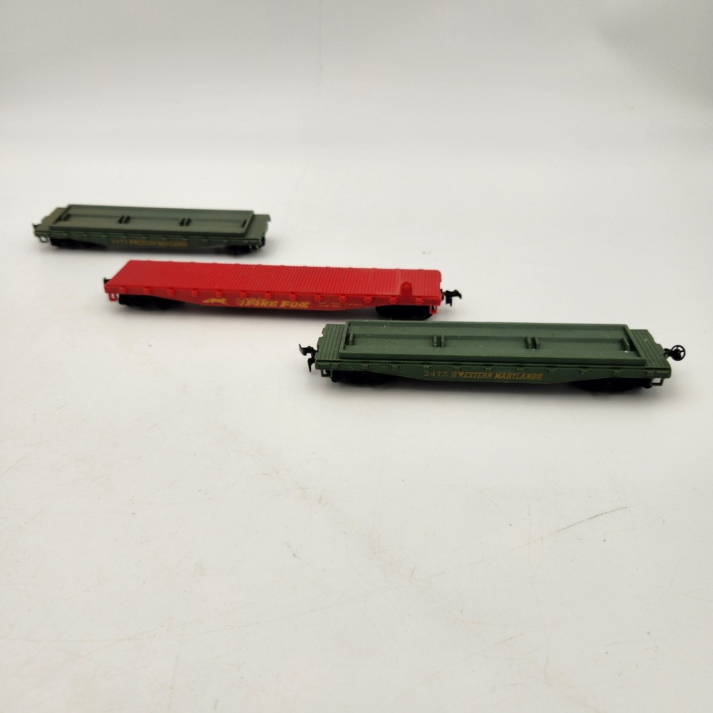 Lot of 3 HO Scale Flatcars Western Maryland 2475 Green and Fire Fox Red Plastic